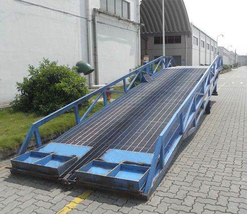 供应信息 运输 起重装卸设备 登车桥 深圳移动式登车桥(装卸货平台)